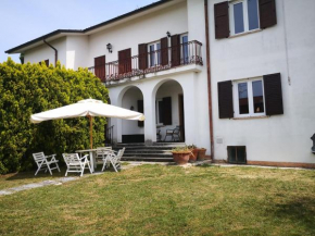 Snug Holiday Home near Lazise and Lake Garda with Olive Garden